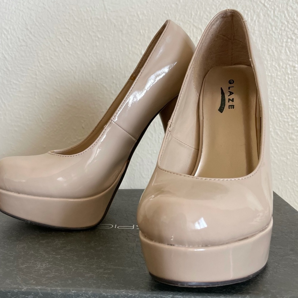 Nude platform heels with rounded toe